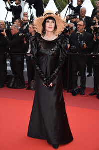 Isabelle+Adjani+Le+Belle+Epoque+Red+Carpet+kGvrex2YcPmx.jpg