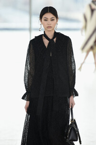 329753820_ToryBurchFallWinter2019FashionShowRunwayqQAdtt4Jcp_x.thumb.jpg.c56b8a98a6704a2d347a1a1d93bcad71.jpg