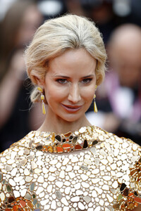 341615656_VictoriaHerveyLeBelleEpoqueRedCarpetMfYX7xqaGChx.thumb.jpg.4334f05cf67d7dccae907cfa0ef4426b.jpg