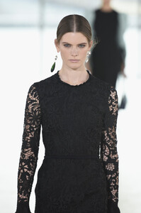 346614064_ToryBurchFallWinter2019FashionShowRunwayLsXZq38Y_Dix.thumb.jpg.65cc6576522b46993805232d153f4b6a.jpg