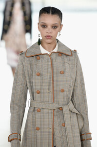 347116930_ToryBurchFallWinter2019FashionShowRunwayJUPdcccr56Wx.thumb.jpg.7dd2d90332c80f50f09f28ea1f2b0297.jpg