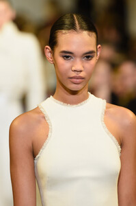 350887366_BrandonMaxwellRunwayFebruary2019NewYorksh5R-wW-UFCx.thumb.jpg.38cb989c4b7eb72ebe01a3b66e2ee542.jpg