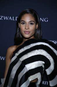 355248636_CindyBrunaOzwaldBoatengHarlemRunwayShowFYbgT6CwrqPx.thumb.jpg.d0fd9b675db5626191bcf445260ce1ed.jpg