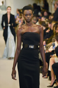 358421357_BrandonMaxwellRunwayFebruary2019NewYorkn_eAR_gSq0dx.thumb.jpg.54e29f204f60424a420450a9671a1f8e.jpg