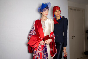 360532313_armani-prive-hc-bks-m-rs19-3154(1).thumb.jpg.ad10f5db751aa5a6b48d7a4bf5c33db2.jpg