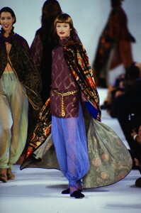 367324000_isaac-mizrahi-fw-1993(25).thumb.jpg.1c1c0c25c617433702909be39fa2d638.jpg