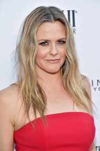 Alicia+Silverstone+Daily+Front+Row+Fashion+KaYnSjv0L5Fx.jpg