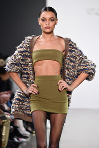 369899520_LaquanSmithRunwayFebruary2019NewYorkPMH1C_W3wXcx.thumb.jpg.9745208dee10627aba5c58dbd8dc41a3.jpg