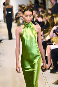 370665019_BrandonMaxwellRunwayFebruary2019NewYorkbcR1VawrbZrx.thumb.jpg.902f57ffe364de23dbb3b1b732d5f46d.jpg