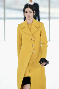 392893641_ToryBurchFallWinter2019FashionShowRunwayej8kuHliCPsx.thumb.jpg.fddc982f9c6c78f0d73b3bf3648b0ff8.jpg