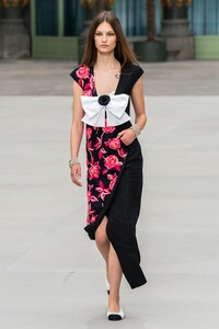 Faretta Chanel Cruise 2020.jpg