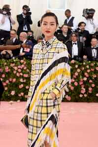 Liu+Wen+2019+Met+Gala+Celebrating+Camp+Notes+ZGtopJGR40Ax.jpg