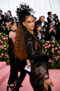 Joan+Smalls+2019+Met+Gala+Celebrating+Camp+ucLWD1-ySnxx.jpg