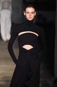 430171562_DionLeeRunwayFebruary2019NewYorkFashionSmQwgiACy1Cx.thumb.jpg.4d315e1f9bcfc34daf6bf90ef2bebeb2.jpg