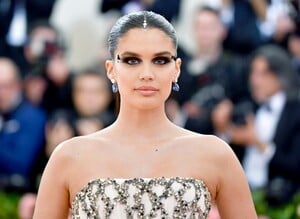 [b98814911a2d4a259a0bcc69325a7b42] 2019 MET Museum Costume Institute Benefit Gala.jpg