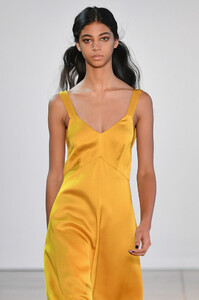 431614536_NoonNoorRunwayFebruary2019NewYorkFashionelwbFKZ-iSGx.thumb.jpg.304805bd7fe2e0c066bf3c0671be4908.jpg