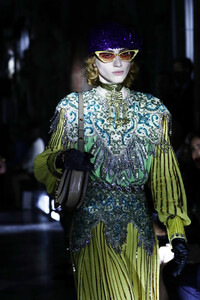 445151117_GucciCruise2020Runwayl8S6uEGW1Rwx.thumb.jpg.fc84f45c326af946e75f1d9fae7eae21.jpg