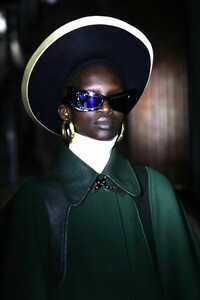 449699229_GucciCruise2020RunwayO6wqs4C05CGx.thumb.jpg.62daab5859b6d6479aaeac634ff64d7a.jpg
