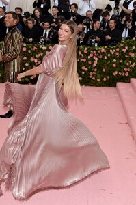 [1147433650] The 2019 Met Gala Celebrating Camp - Notes On Fashion - Arrivals.jpg