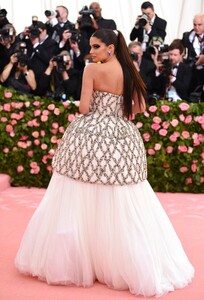 [7fb3a0a6afe1419cb7bee62e52a0689a] 2019 MET Museum Costume Institute Benefit Gala.jpg