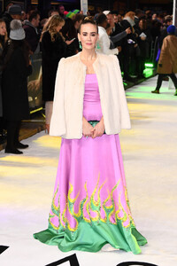 485050555_SarahPaulsonGlassUKPremiereRedCarpetCSolr16Pgbux.thumb.jpg.df20cb73e96eee4c5e1d7d6d80c9f432.jpg