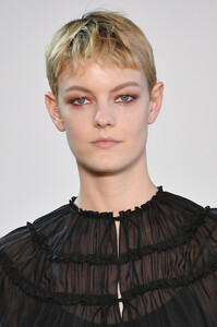489044201_NoonNoorRunwayFebruary2019NewYorkFashionih3vOfacFcix.thumb.jpg.5486ef71d1d89ff0a0df7fc9406e8c6a.jpg