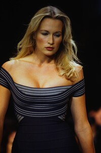 499610501_herve-leger-ss-1994(9).thumb.jpg.639fd6761ab69da54060c002cb35098c.jpg