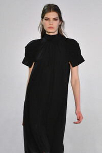 505006773_NoonNoorRunwayFebruary2019NewYorkFashion5EypeW9uv5Vx.thumb.jpg.22e85a19b7b319f2b2d87e66e6a140f5.jpg