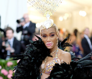 Winnie+Harlow+Best+2019+Met+Gala+Celebrating+ogDMOGgia-fx.jpg