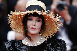 Isabelle+Adjani+Le+Belle+Epoque+Red+Carpet+40cdm3fxJt-x.jpg