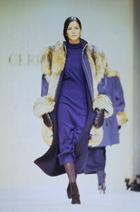 551644427_cerruti-fw-1993(10).thumb.jpg.bc7058b5908deccaeed1e0ccc420bcba.jpg