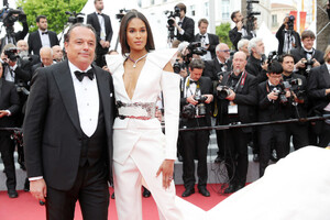 Cindy+Bruna+Le+Belle+Epoque+Red+Carpet+72nd+PkYq0OmN5Hmx.jpg