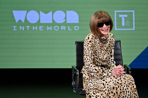 Anna+Wintour+10th+Anniversary+Women+World+XuzunpX2lTRx.jpg