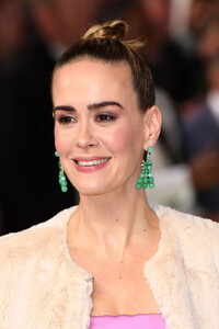 590517136_SarahPaulsonGlassUKPremiereRedCarpetpfo9ZFT66OKx.thumb.jpg.e38d533e49f6c631826bf2003eab0879.jpg