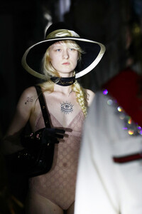 596168932_GucciCruise2020RunwaySOgS-w6fu0Cx.thumb.jpg.6471a8a6fb04547858d0b51f1b39eb78.jpg