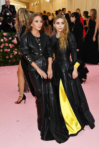 Ashley+Olsen+2019+Met+Gala+Celebrating+Camp+ZrA93bzvAVRx.jpg