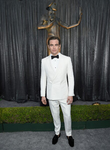 61400972_ChrisPine25thAnnualScreenActorsGuildsAi2ZhUs8Fjx.thumb.jpg.6cdef3273238a1f0a008d45320ec2a7e.jpg