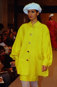 615427882_perry-ellis-ss-1989(3).thumb.jpg.895d35a3b200fa44c35190e9e8c22728.jpg
