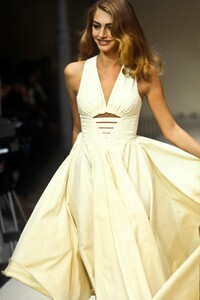 630651122_AzzedineAlaia1990WomenRTW22.thumb.jpg.119d2374fb1e72f7dc8eb0f73a2f4e9c.jpg