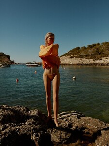 645085455_Tomas-De-La-Fuente-Ola-Rudnicka-Telva-Mag-(9).thumb.jpg.6befc299e2a6d3900bbda3a9d12458c8.jpg
