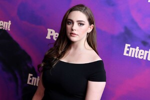 648969051_Danielle-Rose-Russell_-Entertainment-Weekly--PEOPLE-New-York-Upfronts-Party-03.thumb.jpg.7a6da7fef728930ac40f5911a03cc494.jpg