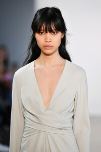 656427981_NoonNoorRunwayFebruary2019NewYorkFashion8kg_MrCaafTx.thumb.jpg.bde3c651c3f7eadb1d8496cd29ebcbce.jpg