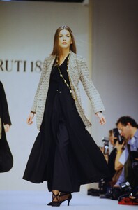 66310353_cerruti-fw-1993(17).thumb.jpg.ff08be62db38040e81c818d67c4923eb.jpg