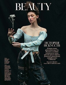 Amber Witcomb-Vogue Beauty-Ucrania.jpg