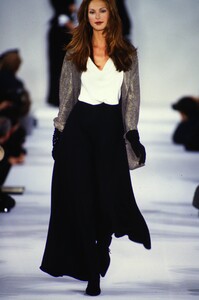 664867154_isaac-mizrahi-fw-1993(19).thumb.jpg.616e00a95f64a5b8ae69df8b7da6aa6e.jpg