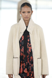 677445791_ToryBurchFallWinter2019FashionShowRunwayJ_RqQ5t30Nox.thumb.jpg.87c3ae8d8876451a35231ac1d6e62041.jpg