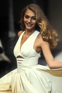 693047235_AzzedineAlaia1990WomenRTW23.thumb.jpg.11b1e1b629e4d75407d601159570b50e.jpg