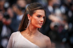 Alessandra Ambrosio - Sayfa 3 716690935_ale150519BZNimage107.thumb.jpg.99d0601703011084060d89e75298e53d