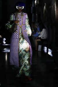 720112511_GucciCruise2020RunwaytVUODD-ZmX9x.thumb.jpg.d2c5376510dc06232d2371ce25cecaaf.jpg