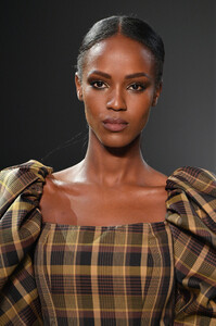72024369_LaquanSmithRunwayFebruary2019NewYorkwDwAIrTG9D3x.thumb.jpg.386dbd72a382741278d40f0b46590d17.jpg